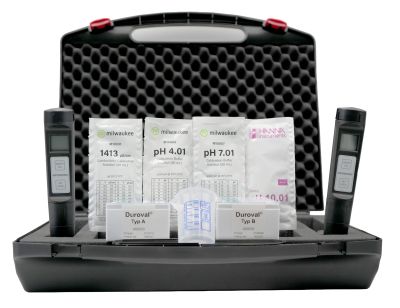 Professional analysis kit for heating water, interior view with conductivity and pH meter, titration sets, buffer solutions and measuring beaker, our item number 880553